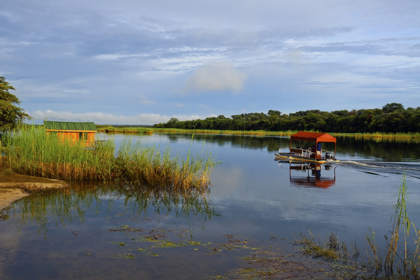 Hakusembe River Lodge