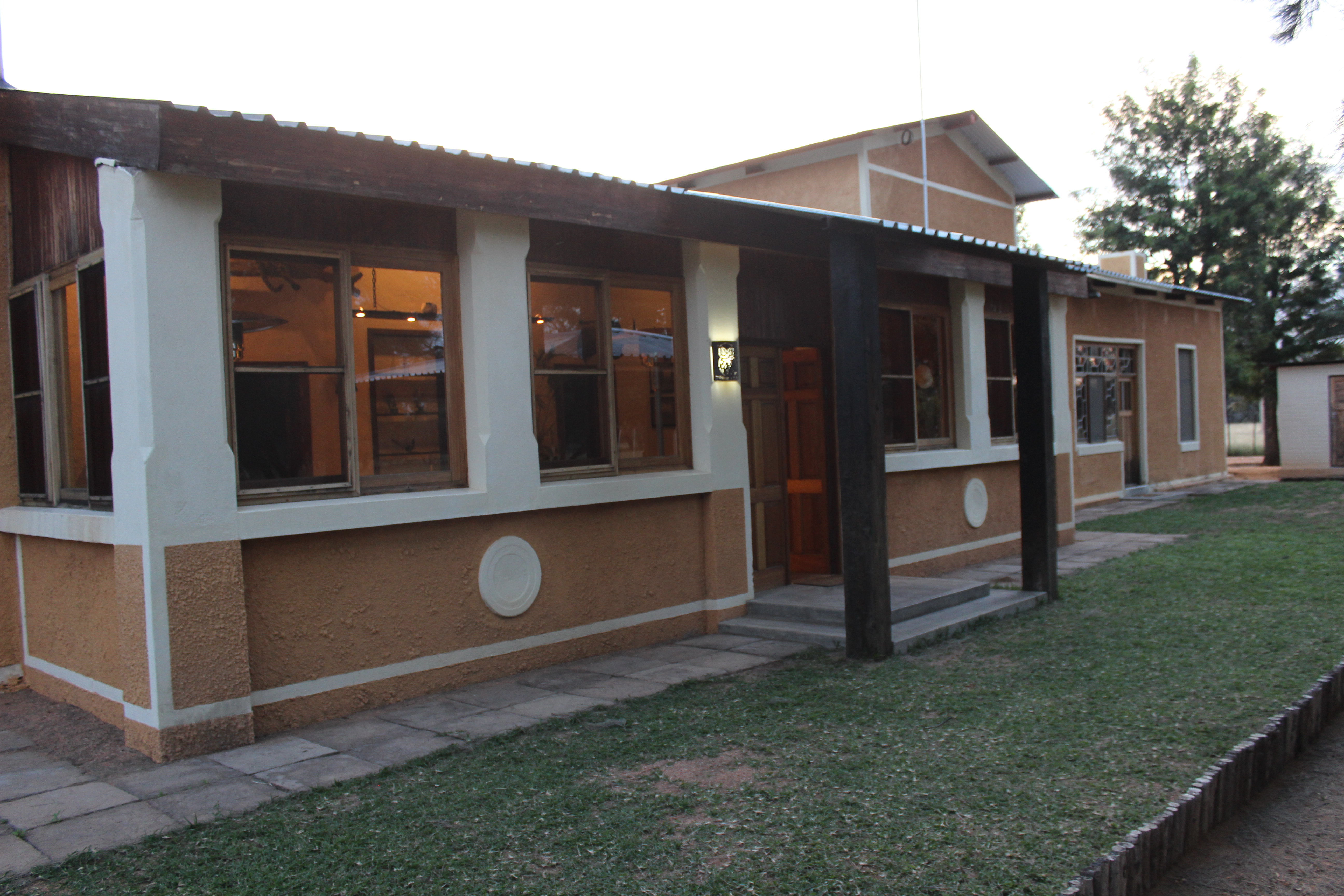 Ozongwindi Lodge